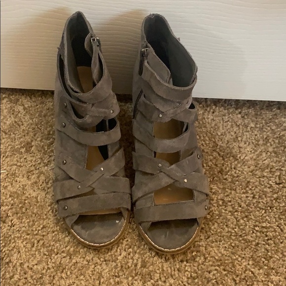 Heals - Picture 2 of 3